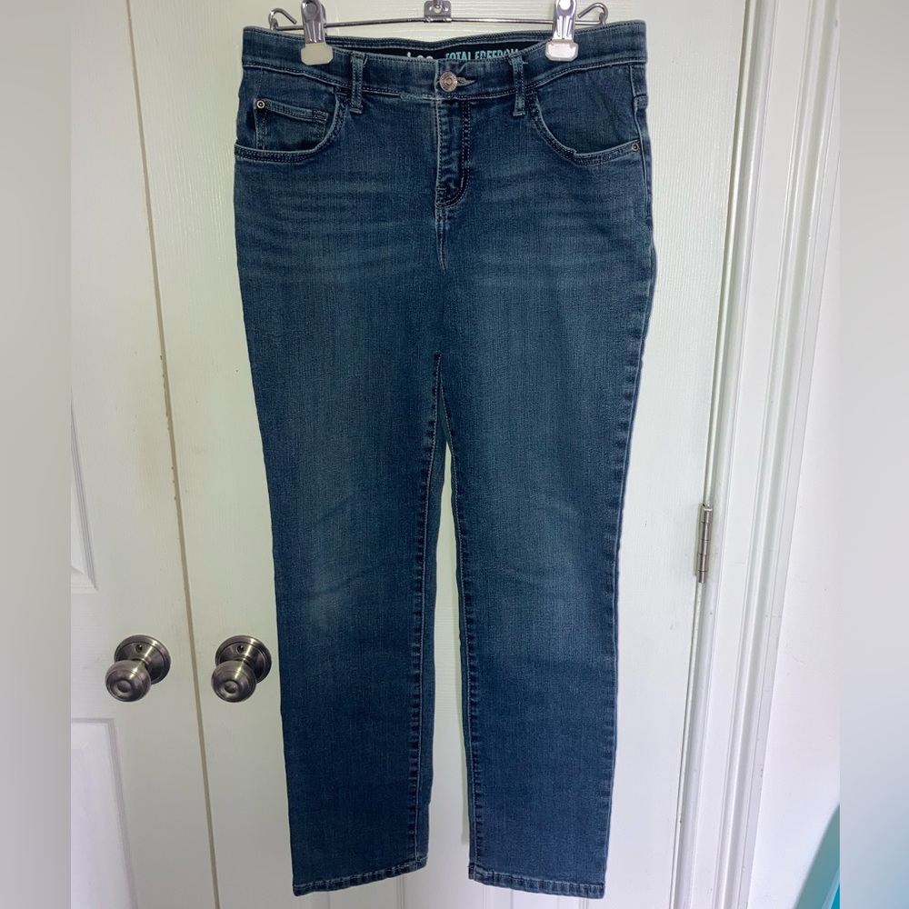 LEE Total Freedom Straight Leg Sz 10